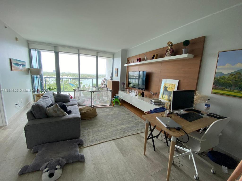 BLUE CONDO - Residential Lease