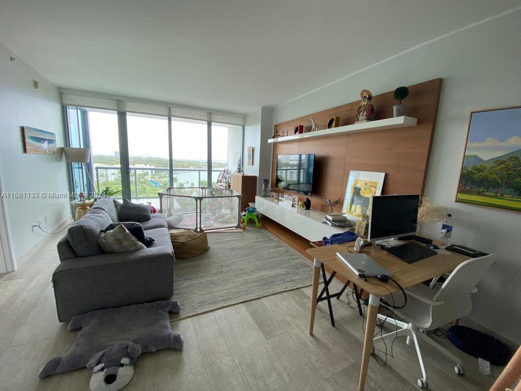 BLUE CONDO - Residential Lease