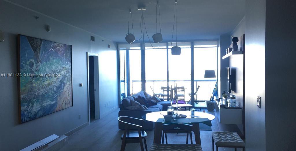 BLUE CONDO - Residential Lease