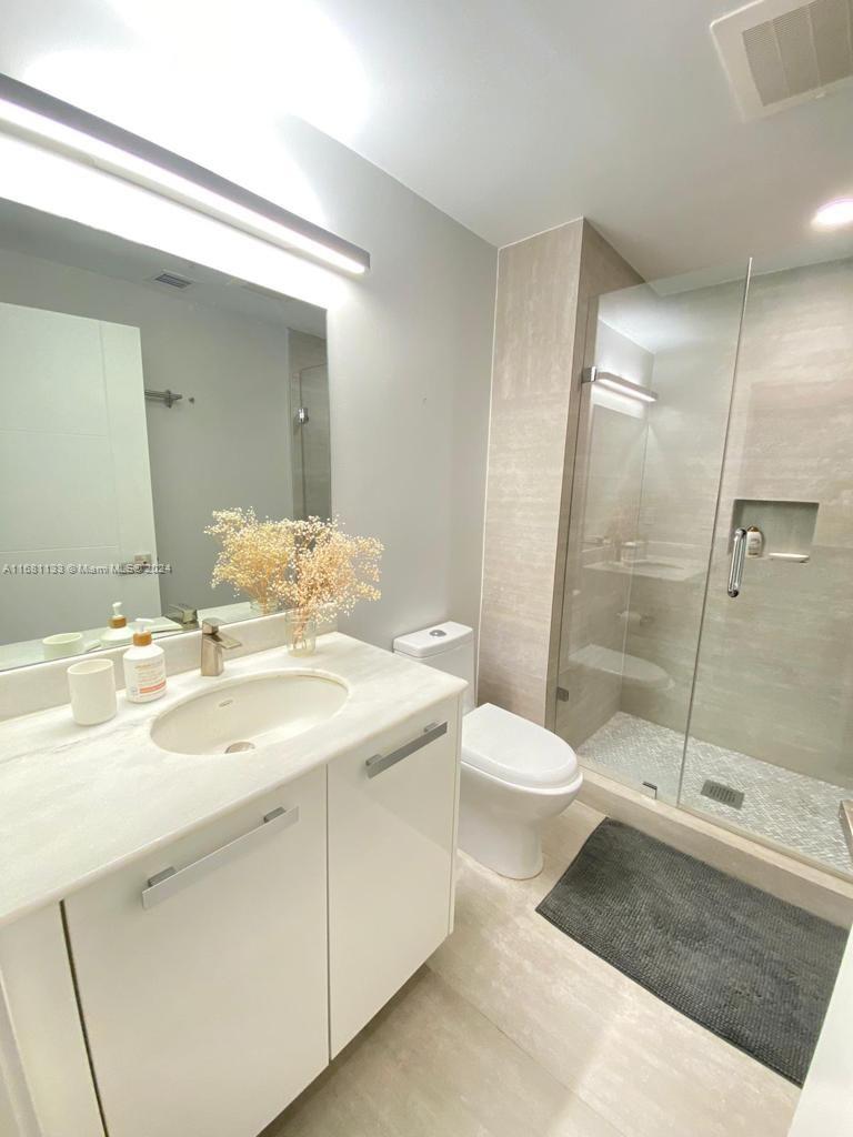 BLUE CONDO - Residential Lease