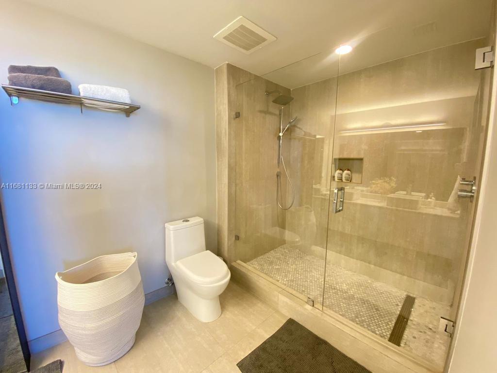 BLUE CONDO - Residential Lease