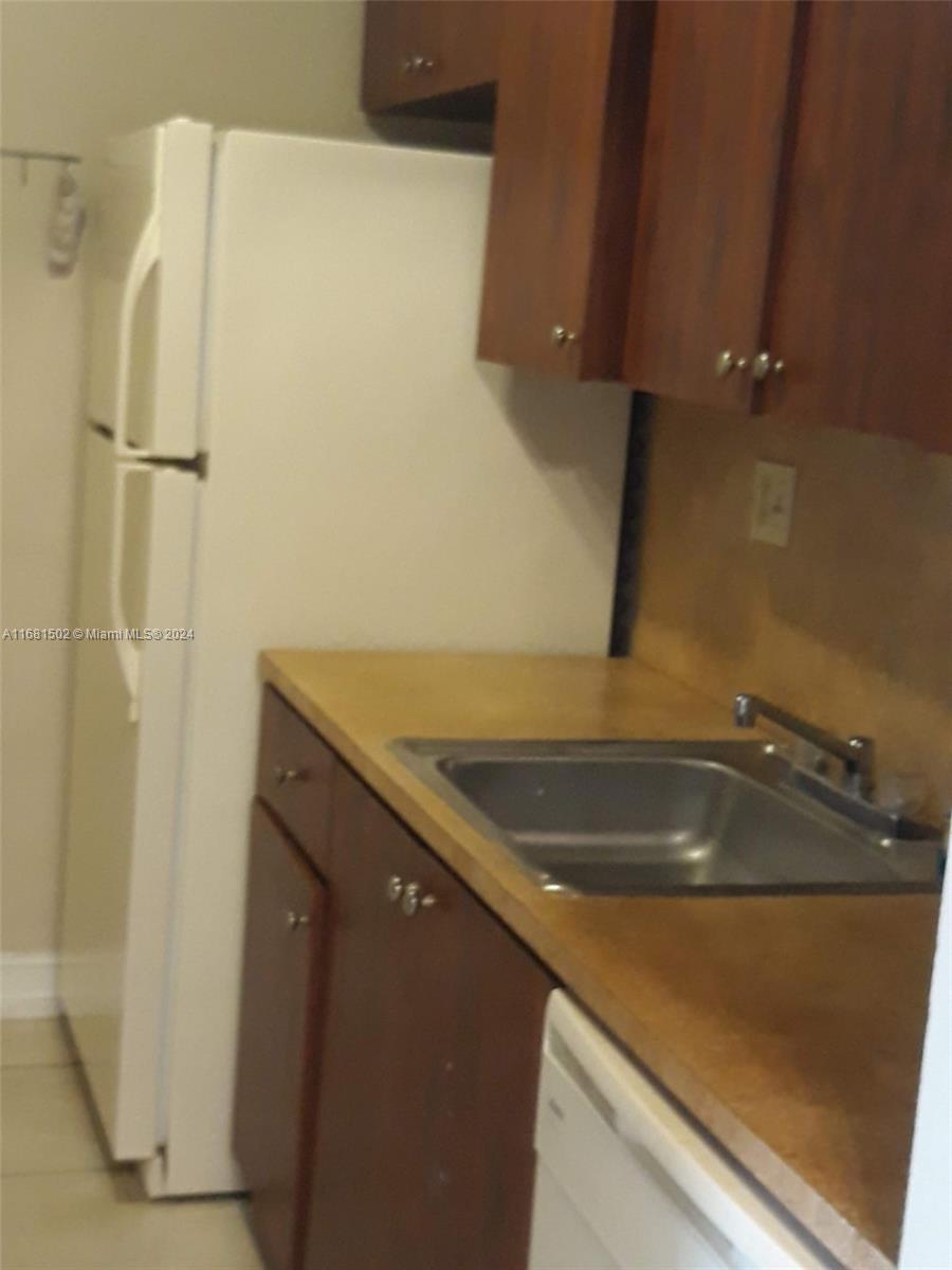 MAGNOLIA LANE CONDO - Residential Lease