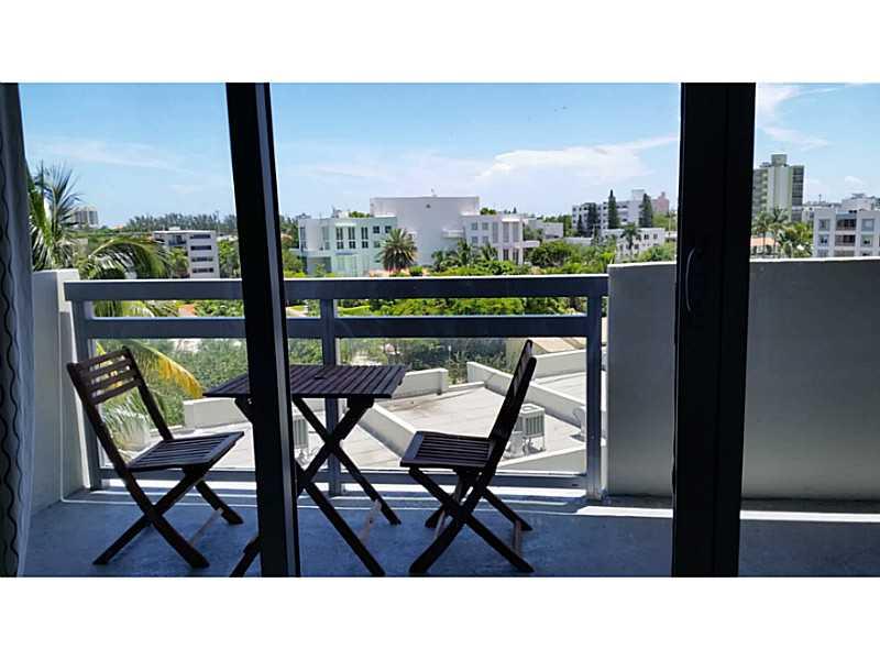 Resort style living. Walking to Lincoln Road and minutes from the beach. Amenities, Infinity Pool, Spa, Jacuzzi, World Class Fitness Center with yoga, spinning, boot camp classes, beach volleyball, basketball, day spa/salon, restaurant with full bar provi ding pool lounge service, doggy day care, on-site dry cleaners and market/liquor store. Flamingo South Beach offers the best.  Basic cable and internet included at this price.