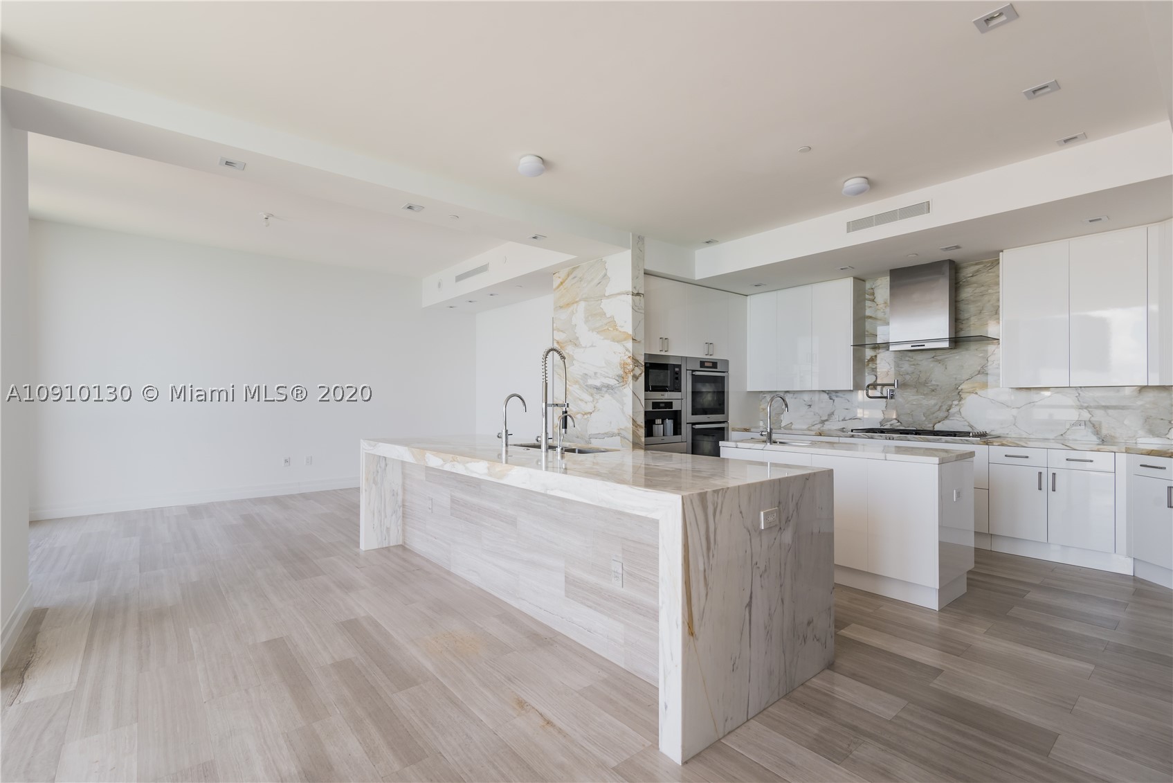 17749 COLLINS AVENUE COND - Residential