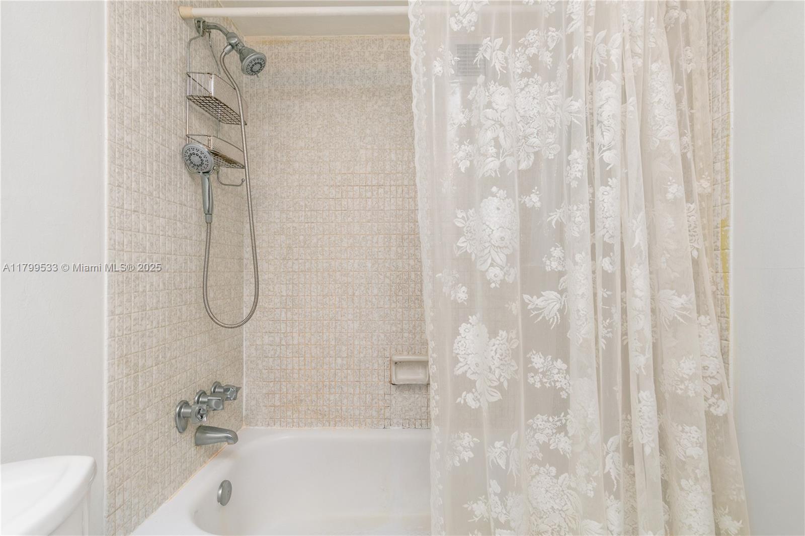 DESOTO PARK CONDO - Residential Lease
