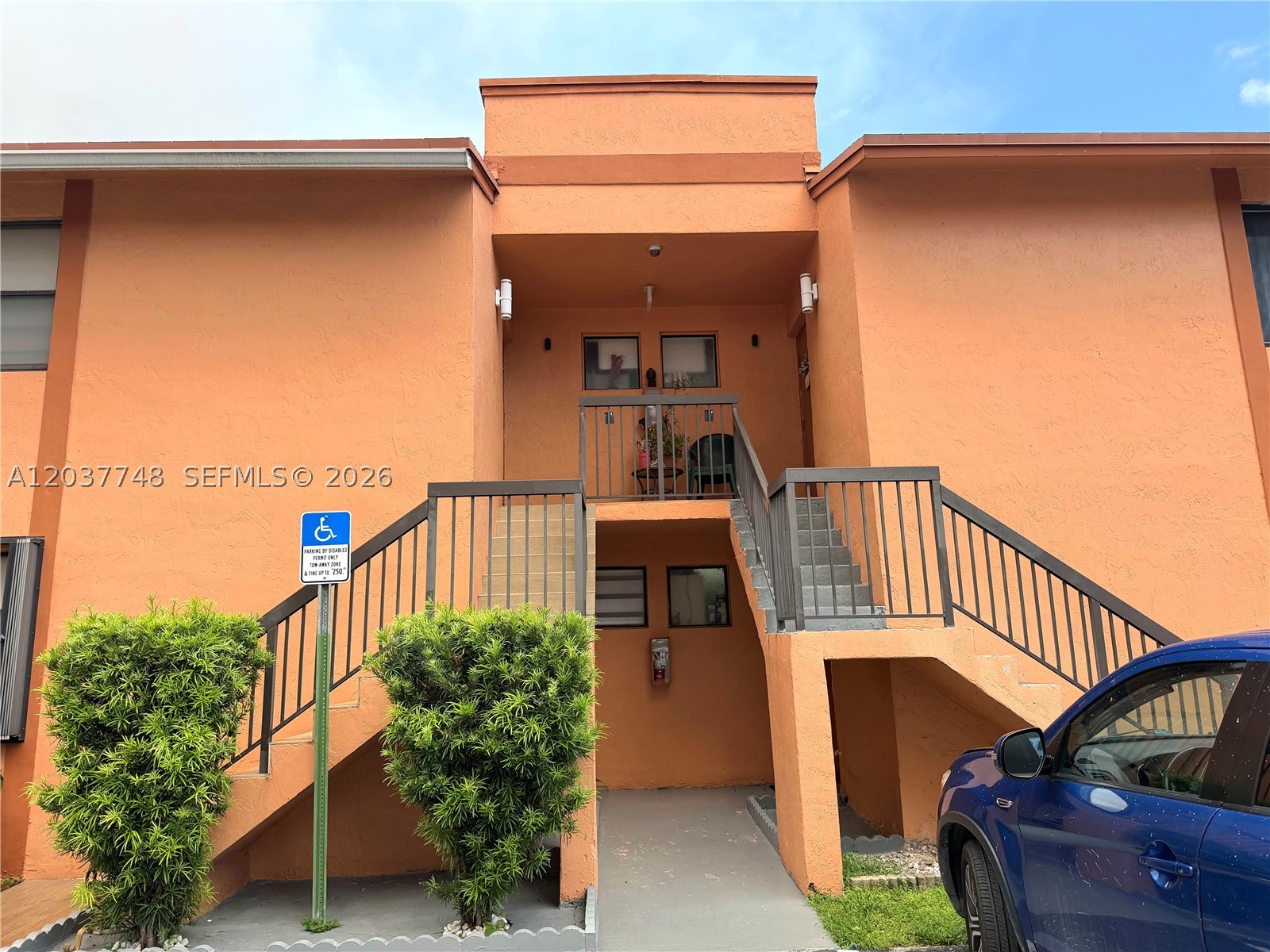 LAGO GRANDE FIVE-B CONDO - Residential