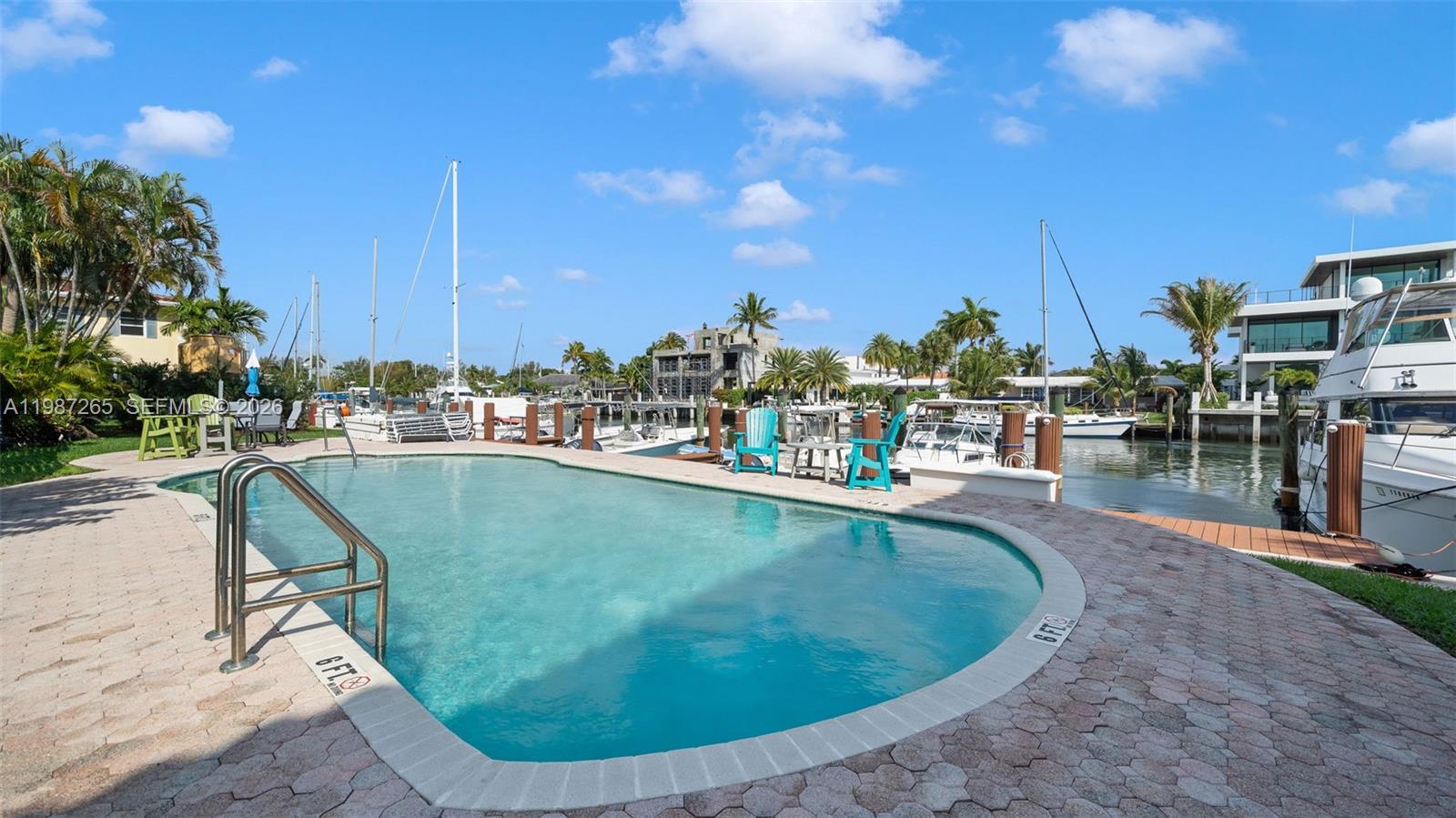 ISLAND CLUB - Residential