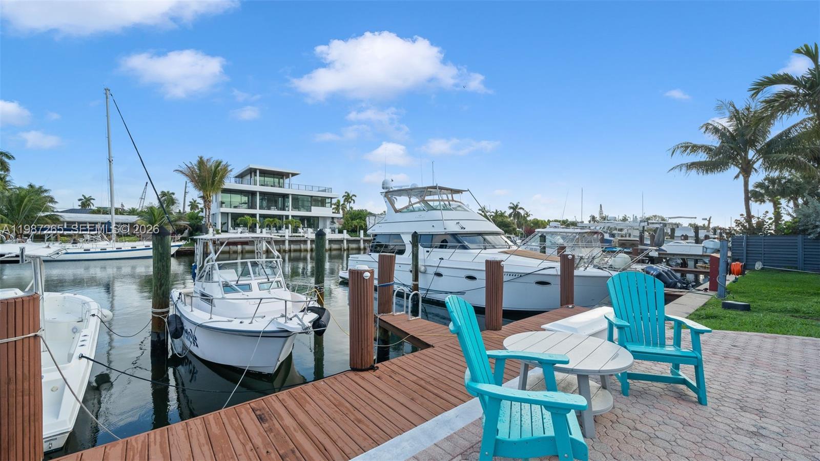 ISLAND CLUB - Residential