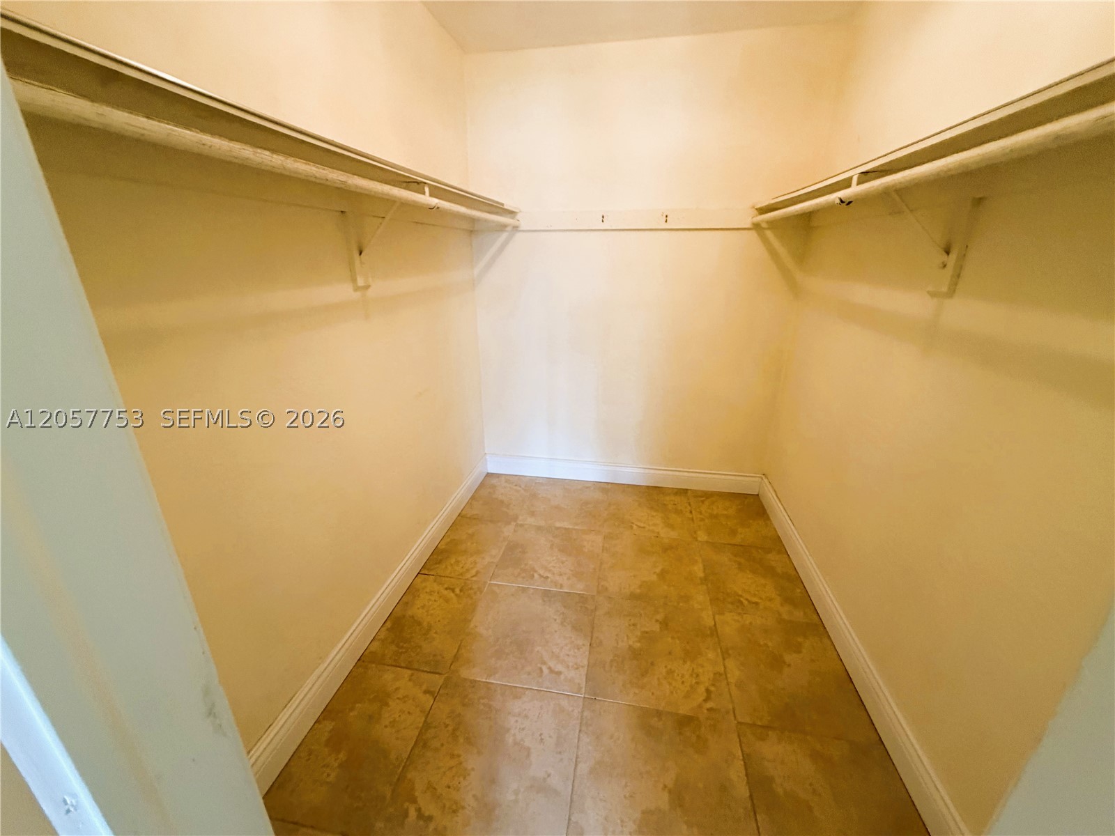 DADELAND CAPRI CONDO - Residential