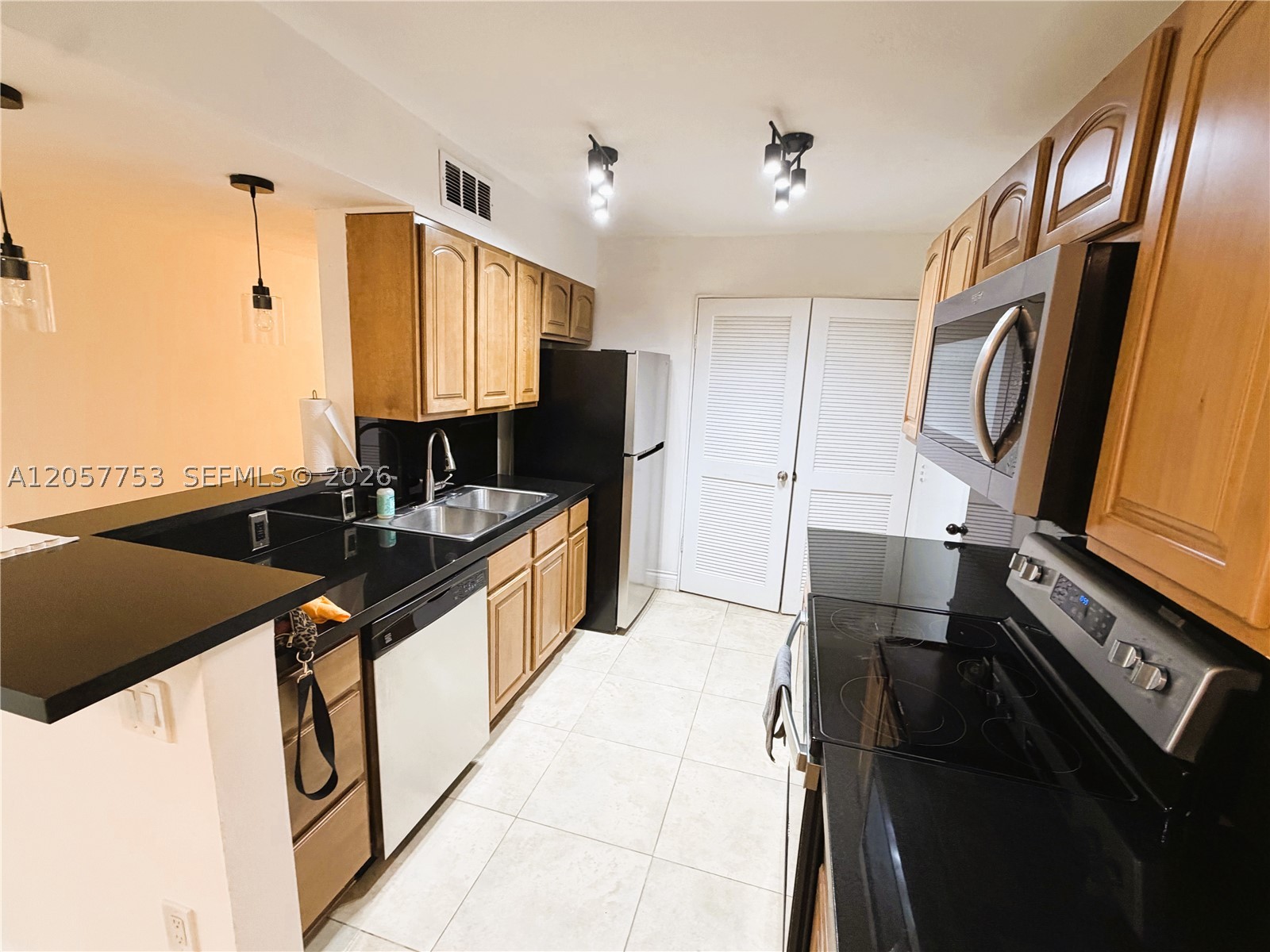 DADELAND CAPRI CONDO - Residential