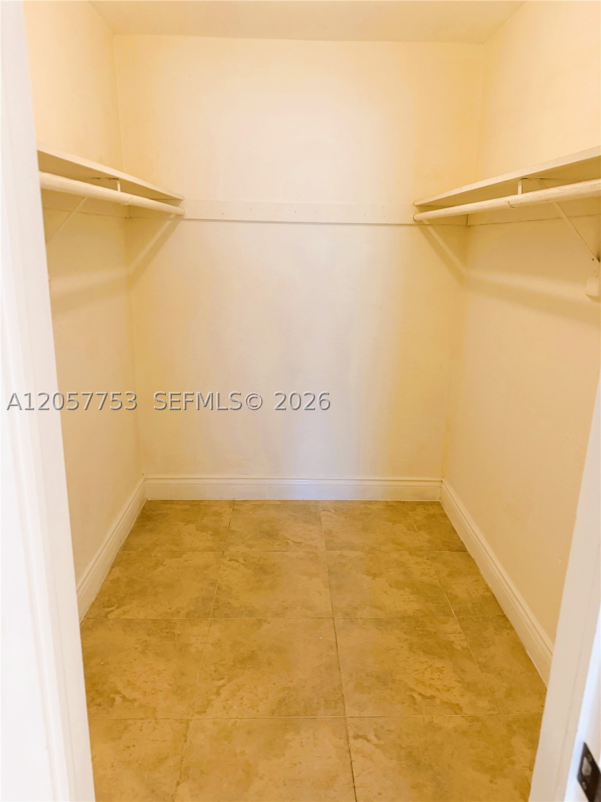 DADELAND CAPRI CONDO - Residential