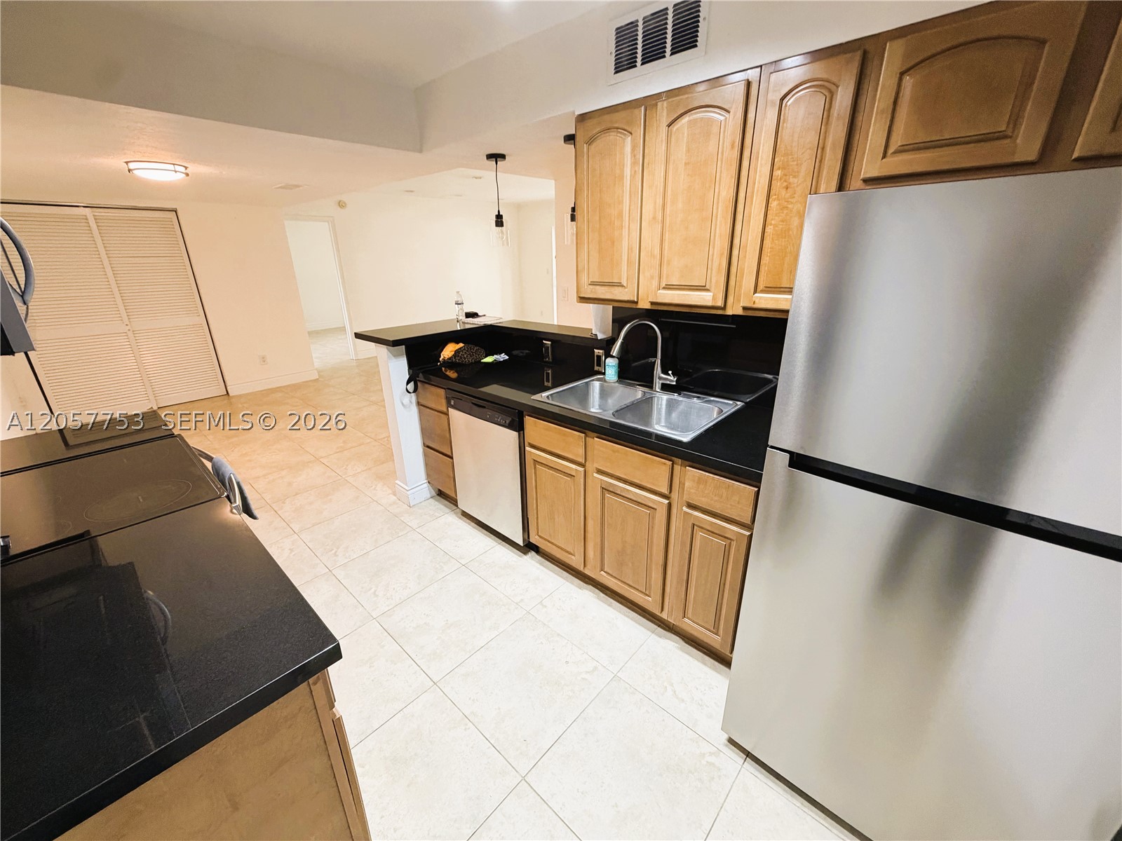 DADELAND CAPRI CONDO - Residential