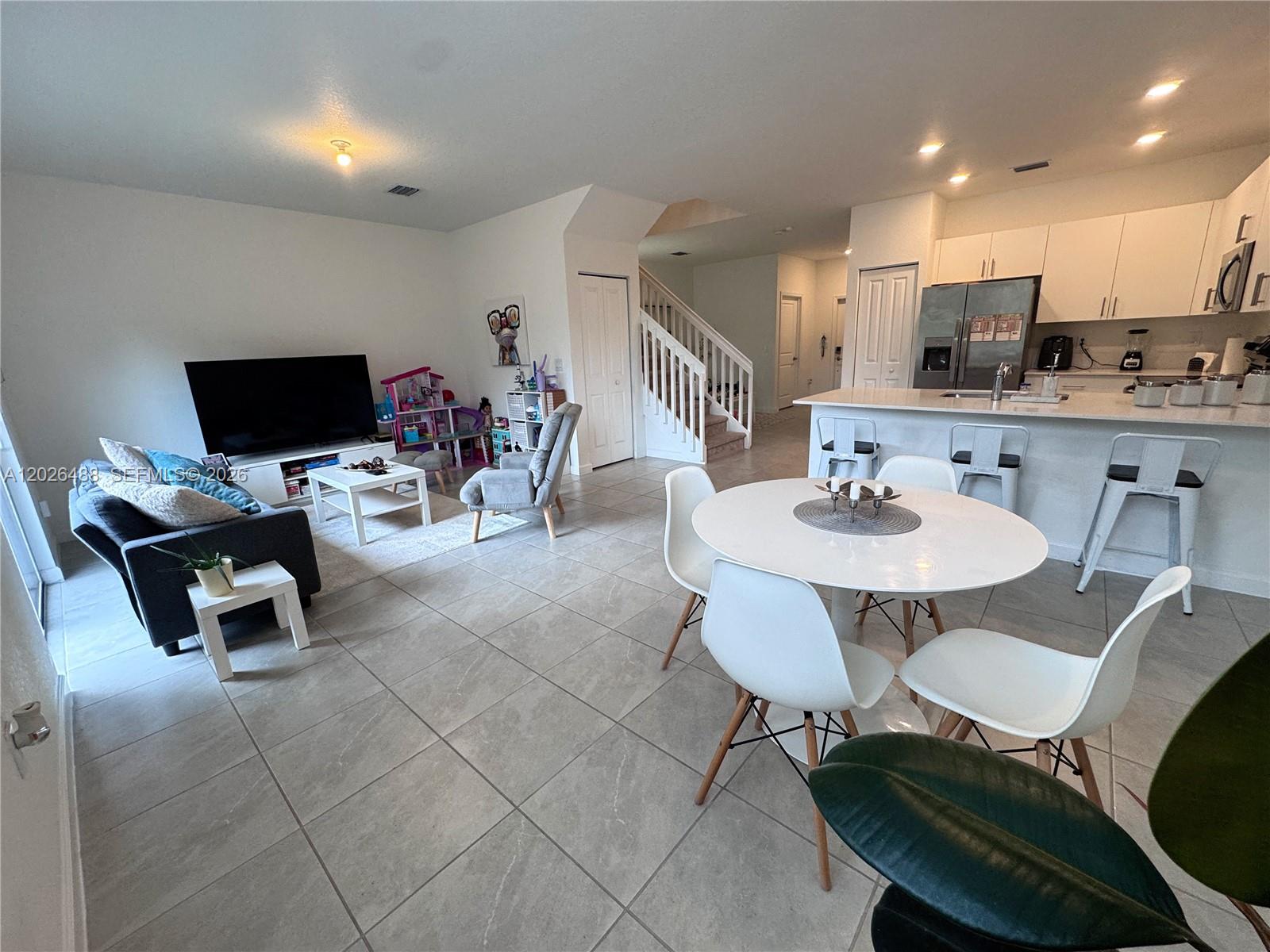 WYNDHAM LAKES PLAZA - Residential Lease