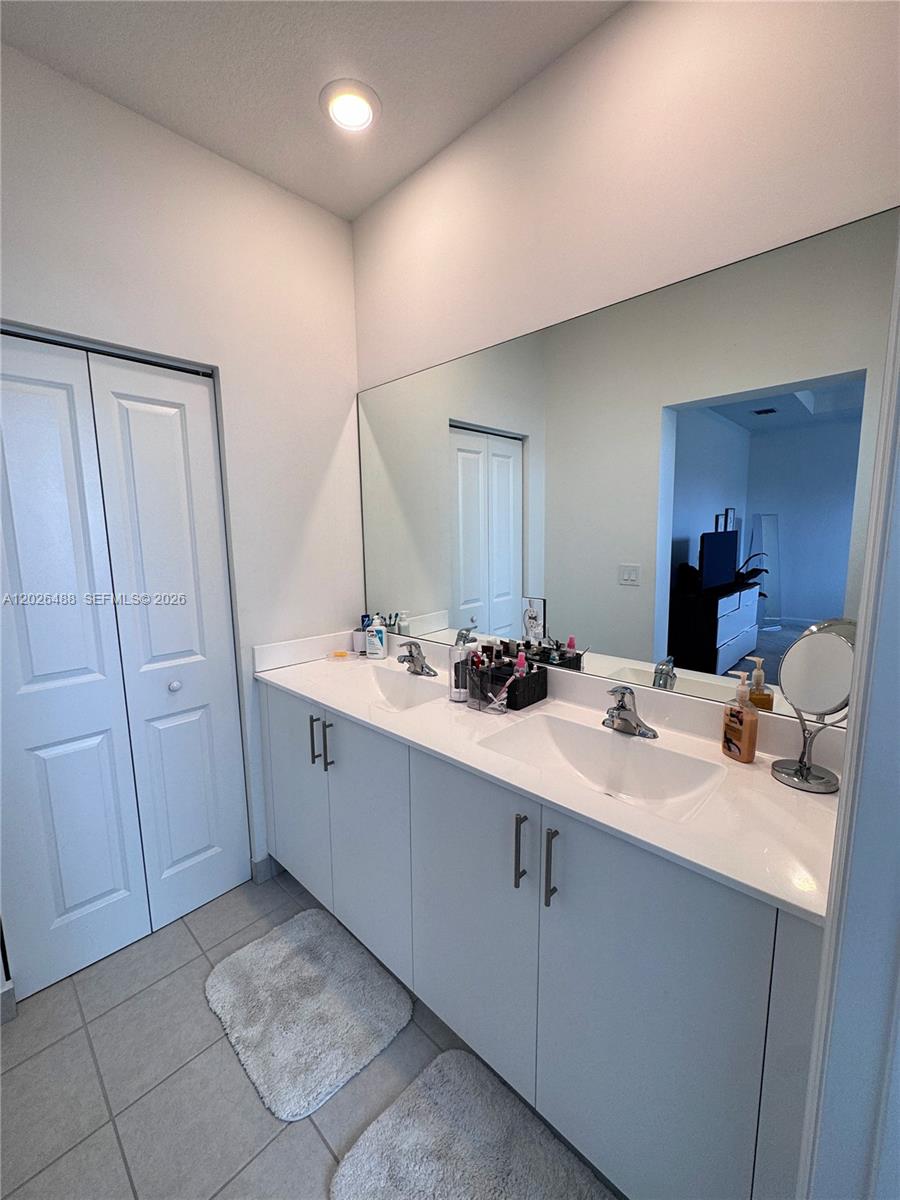 WYNDHAM LAKES PLAZA - Residential Lease