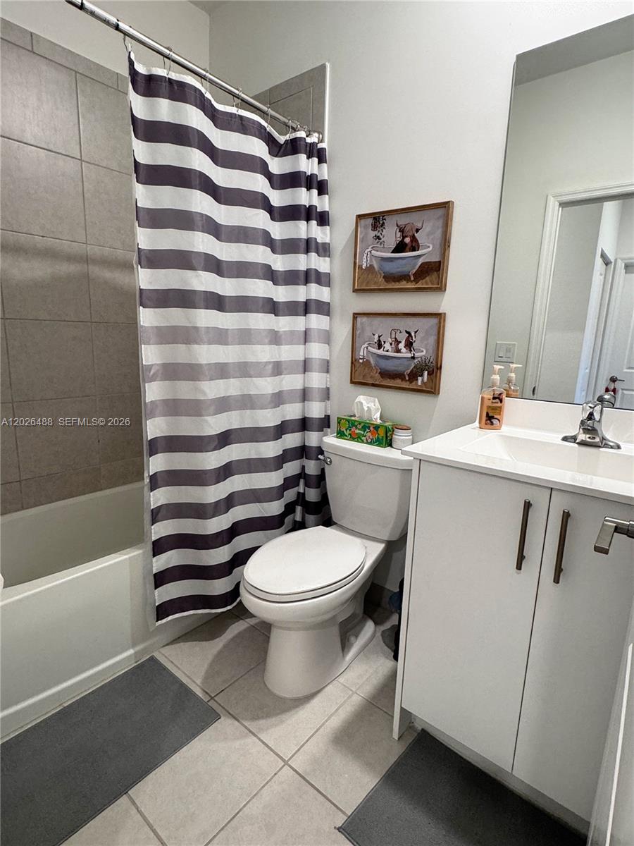 WYNDHAM LAKES PLAZA - Residential Lease