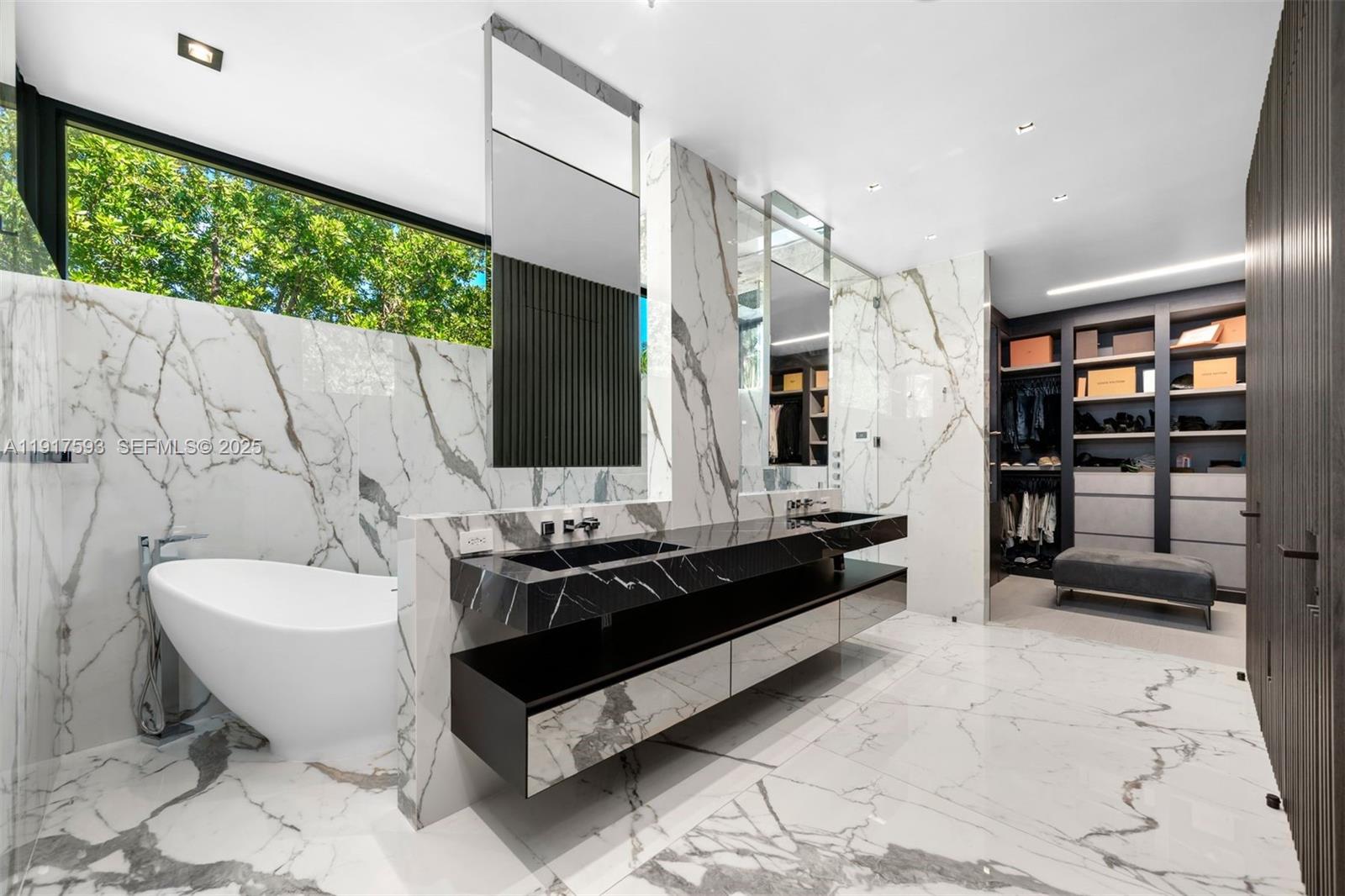 GOLDEN BEACH SEC E - Residential