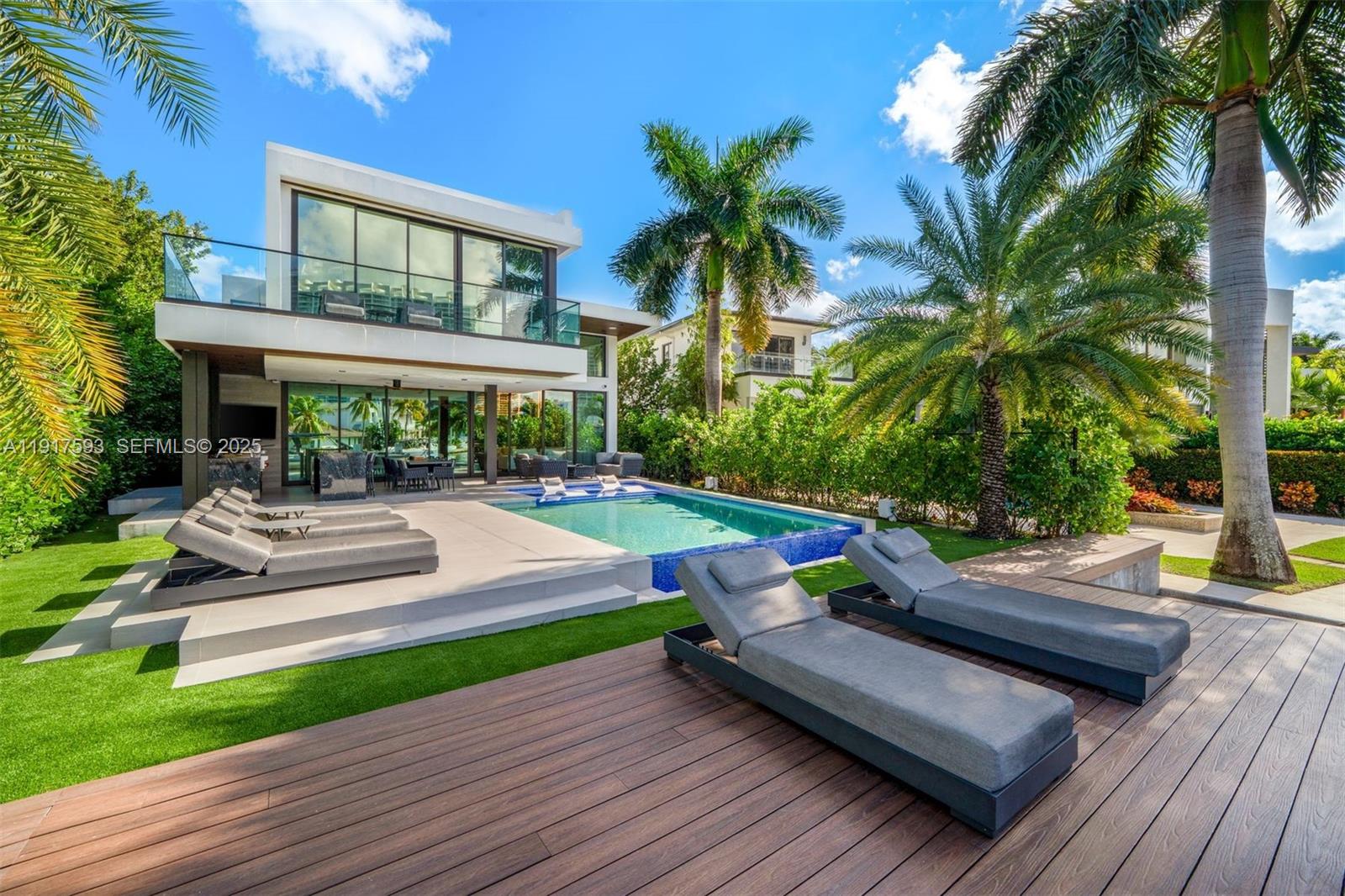 GOLDEN BEACH SEC E - Residential