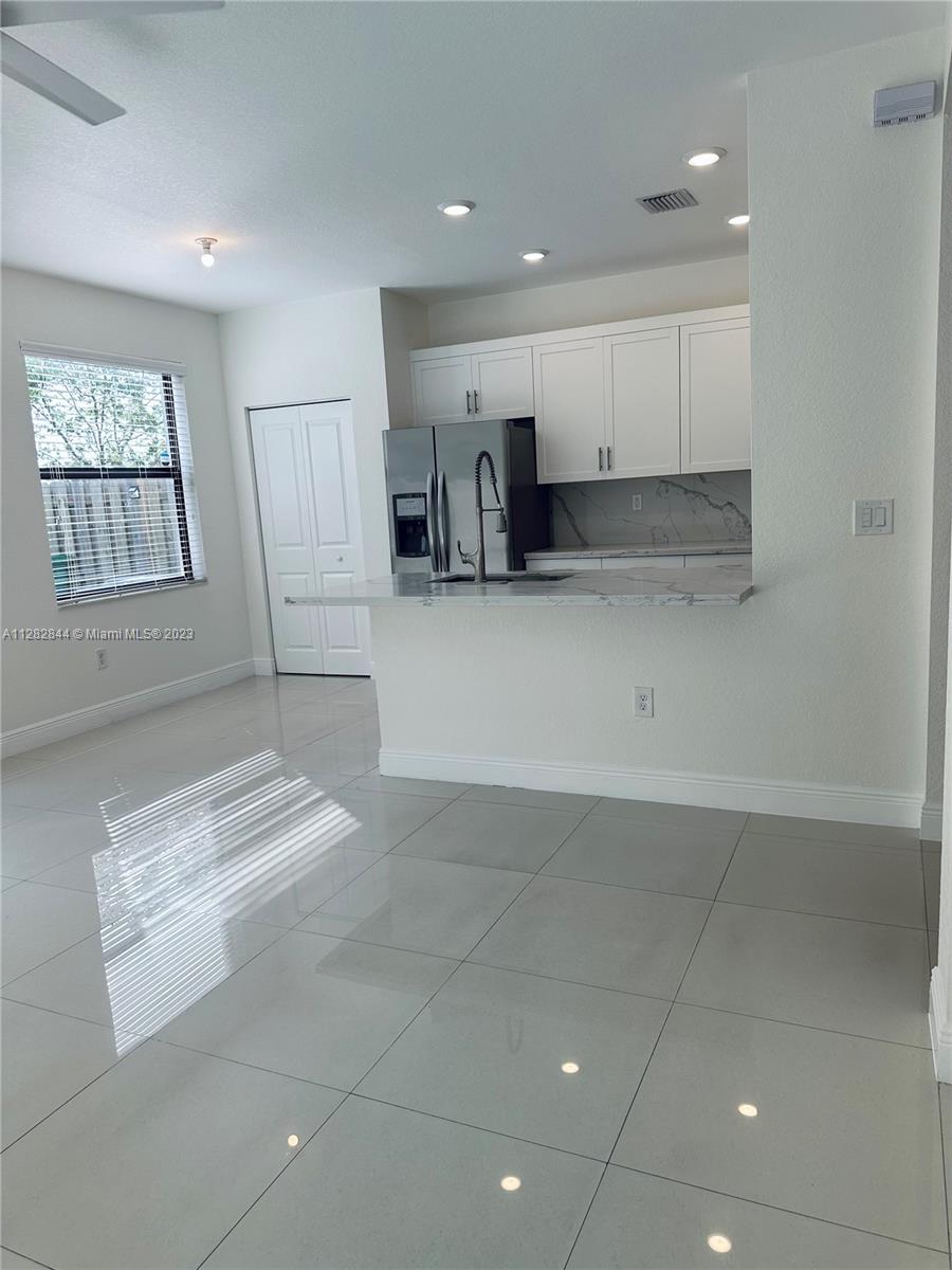 VIA VENTURA NEIGHBORHOOD - Residential Lease