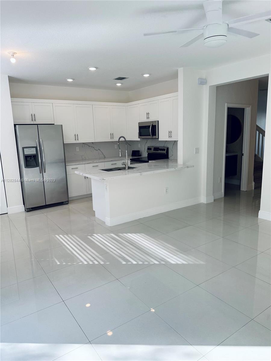 VIA VENTURA NEIGHBORHOOD - Residential Lease
