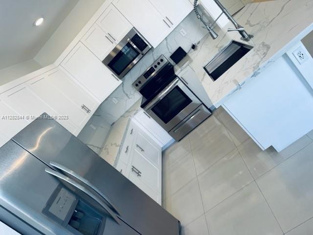 VIA VENTURA NEIGHBORHOOD - Residential Lease