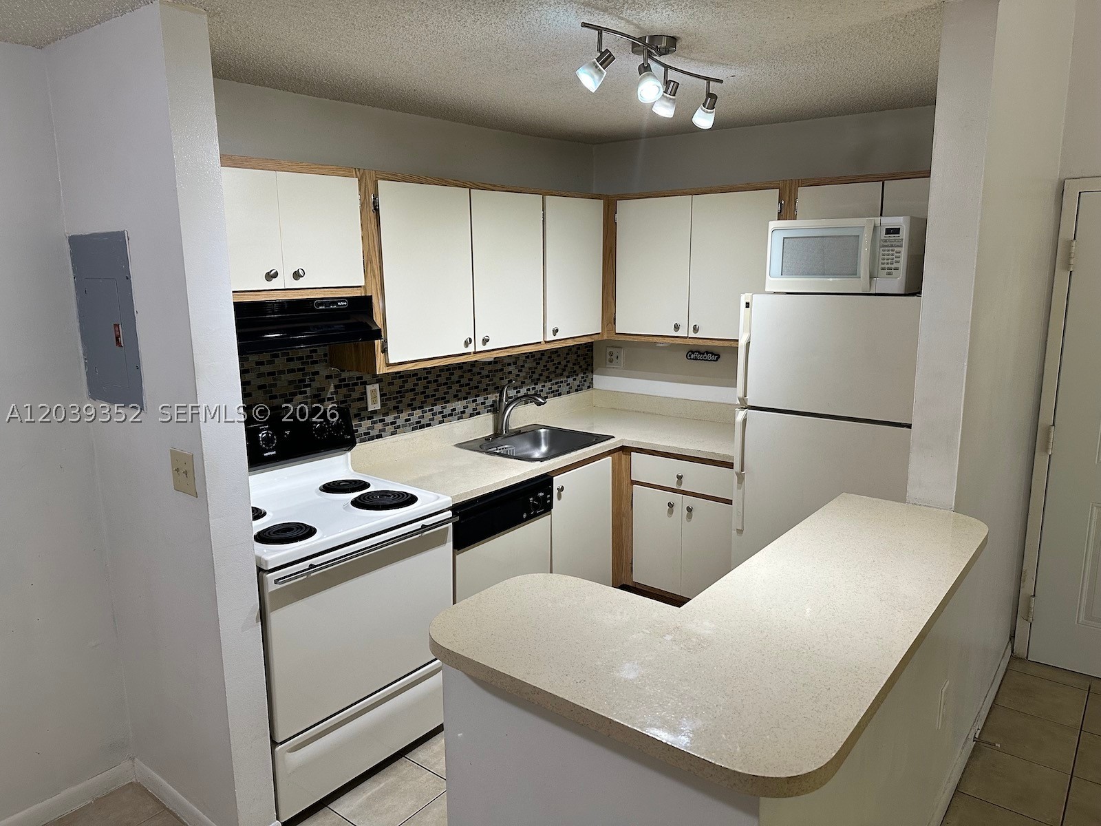 VILLA BELLINI CONDO - Residential
