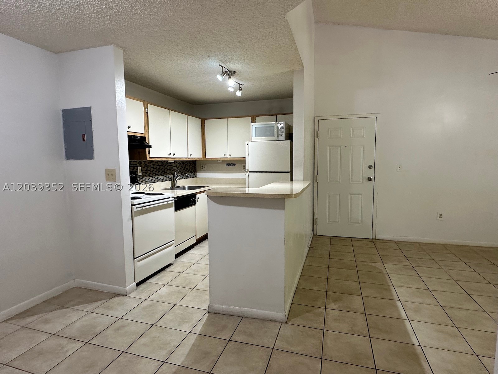 VILLA BELLINI CONDO - Residential