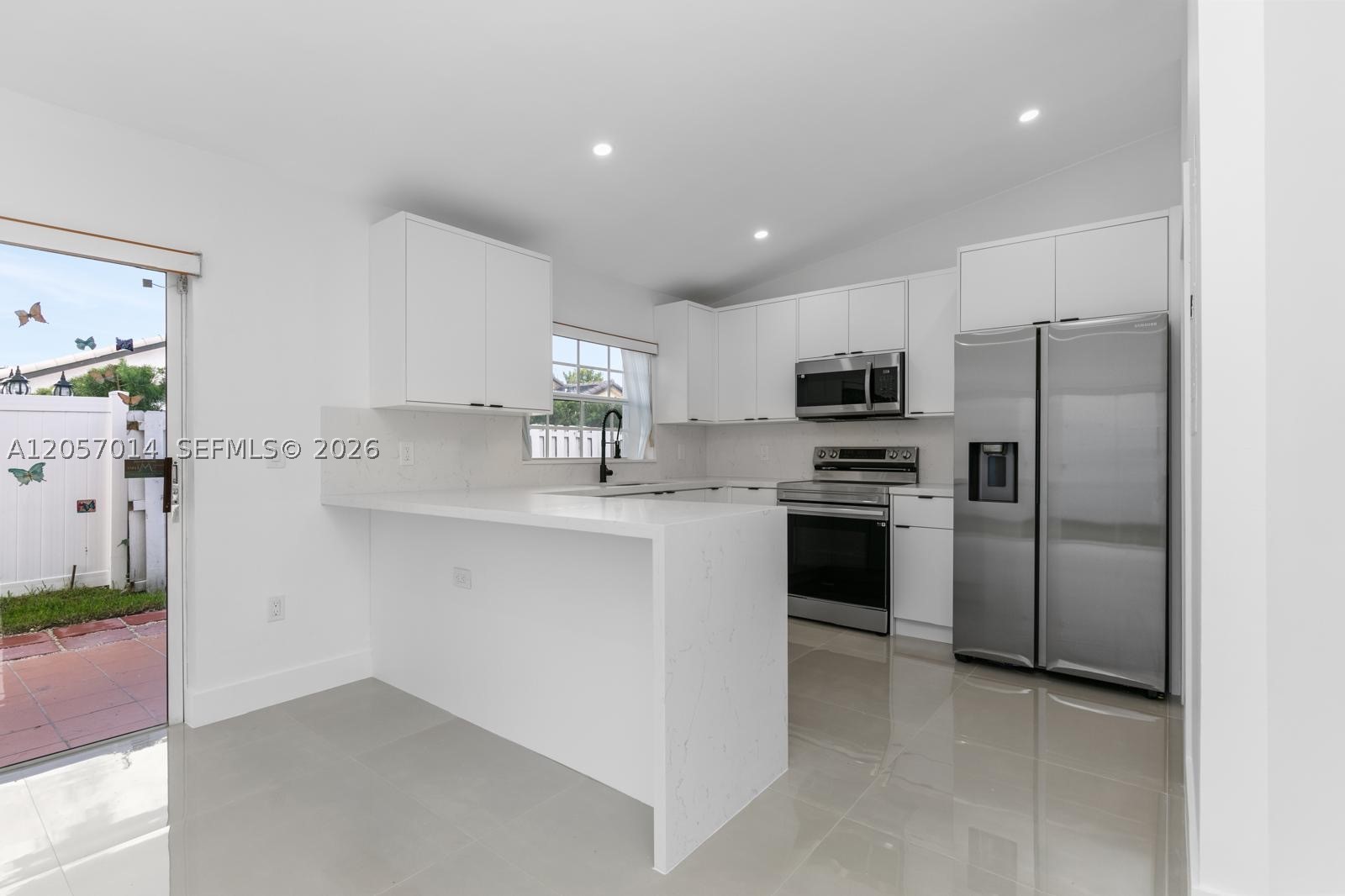 1ST AMEND TO TRUVAL SUB - Residential Lease