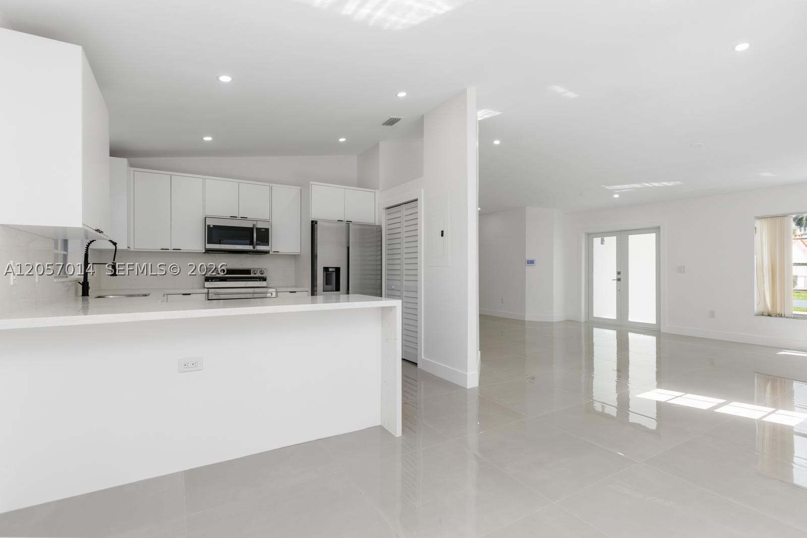 1ST AMEND TO TRUVAL SUB - Residential Lease