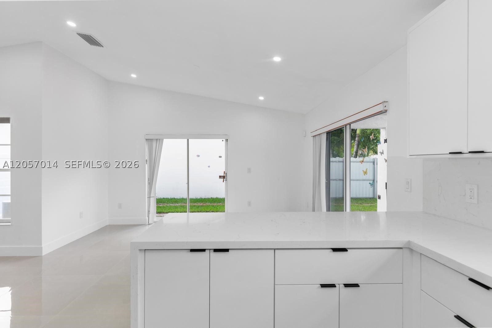 1ST AMEND TO TRUVAL SUB - Residential Lease