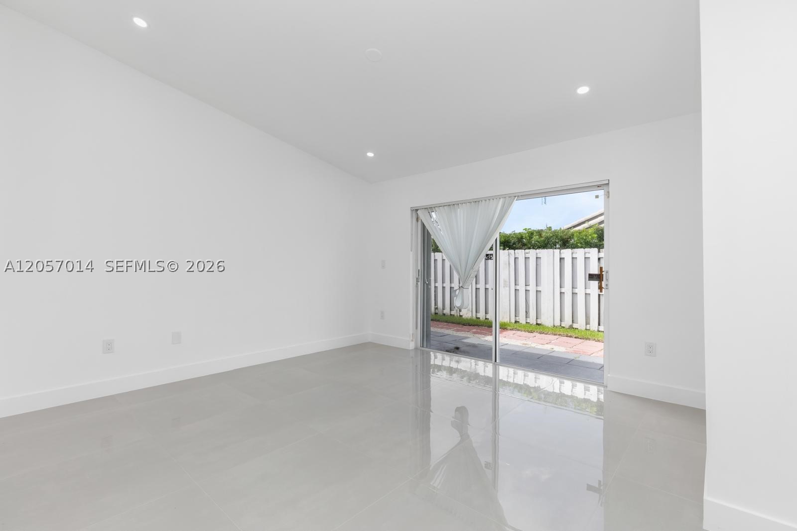 1ST AMEND TO TRUVAL SUB - Residential Lease