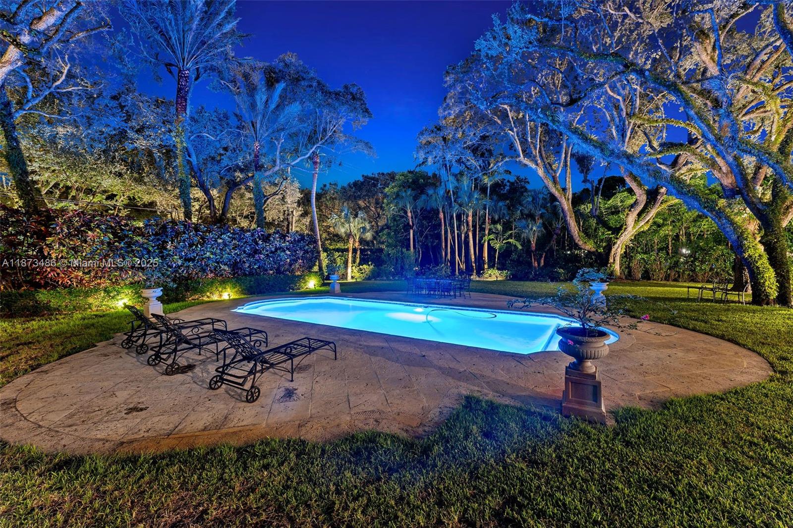PALM VISTA - Residential