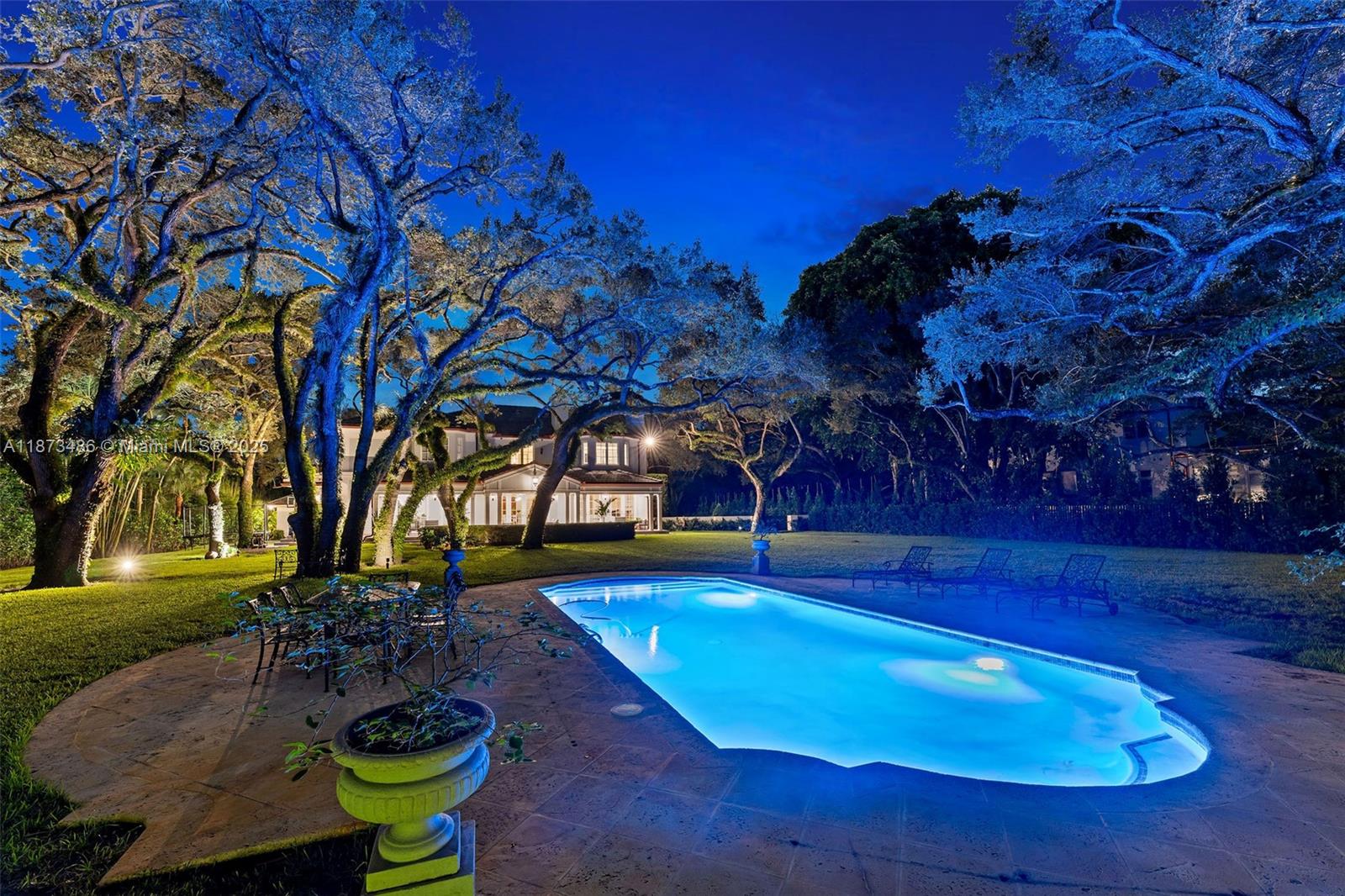 PALM VISTA - Residential