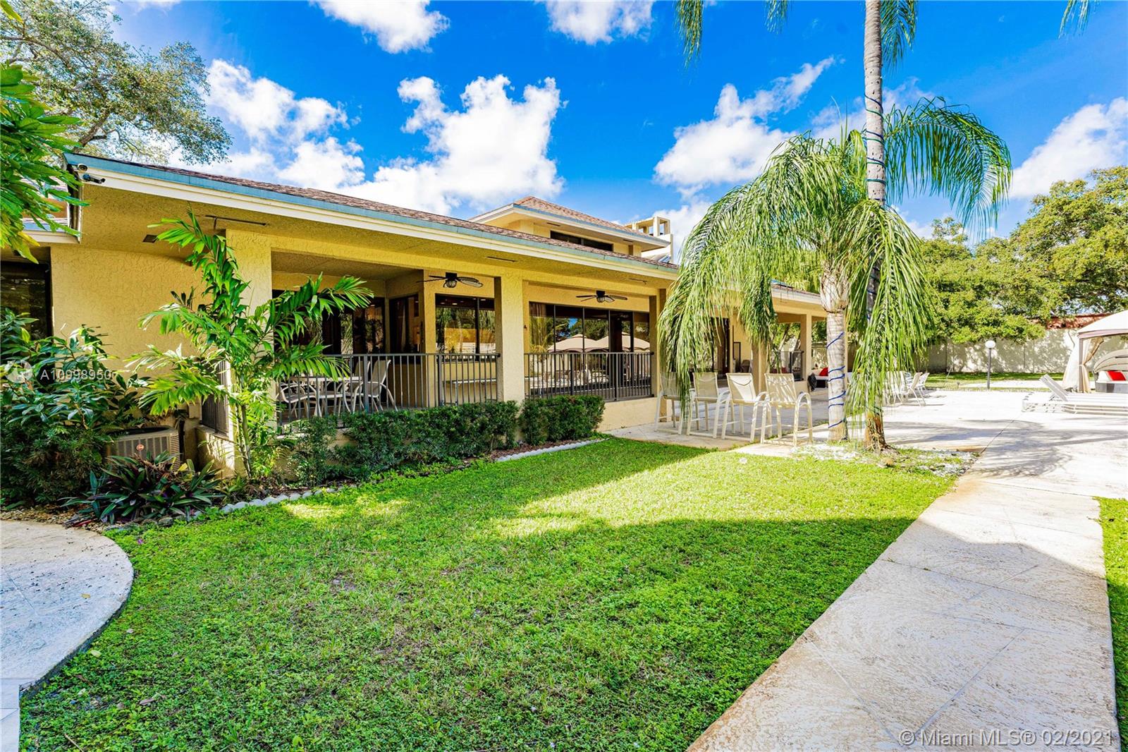 EMERALD WOODS - Residential