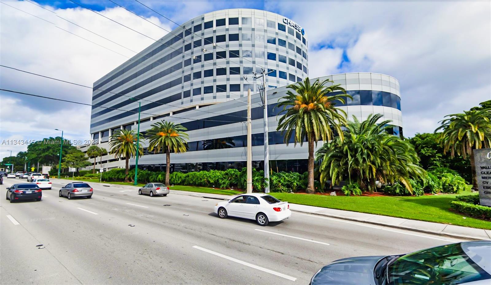 APEX Capital Realty is proud to present this gorgeous Office Sub-Lease opportunity in the One Turnberry Place, just outside Aventura Mall and Biscayne Blvd. This turn-key office is fully furnished excluding electronics and ready to be occupied.