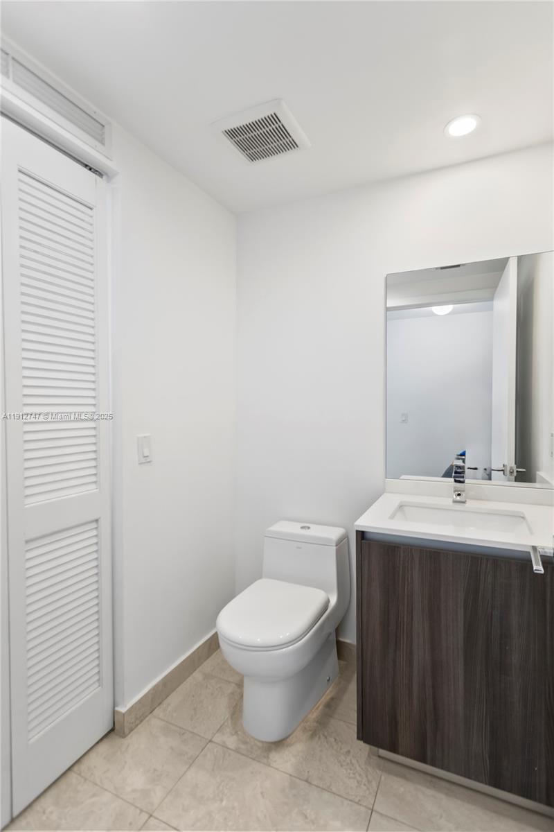 ARIA ON THE BAY CONDO - Residential