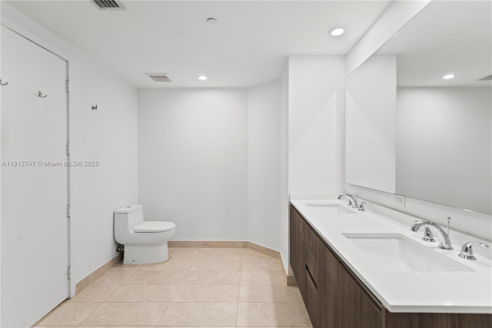 ARIA ON THE BAY CONDO - Residential