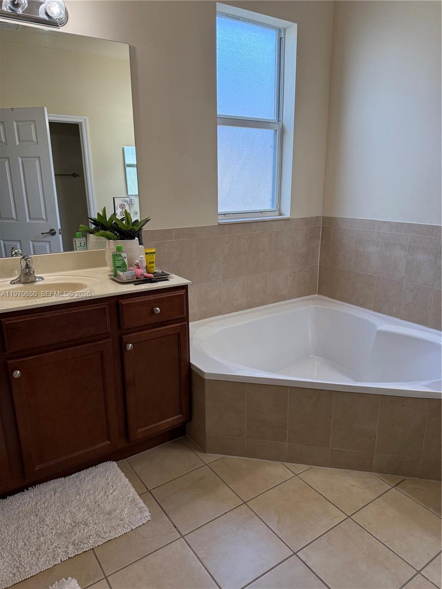 KENDALL COMMONS RESIDENTI - Residential
