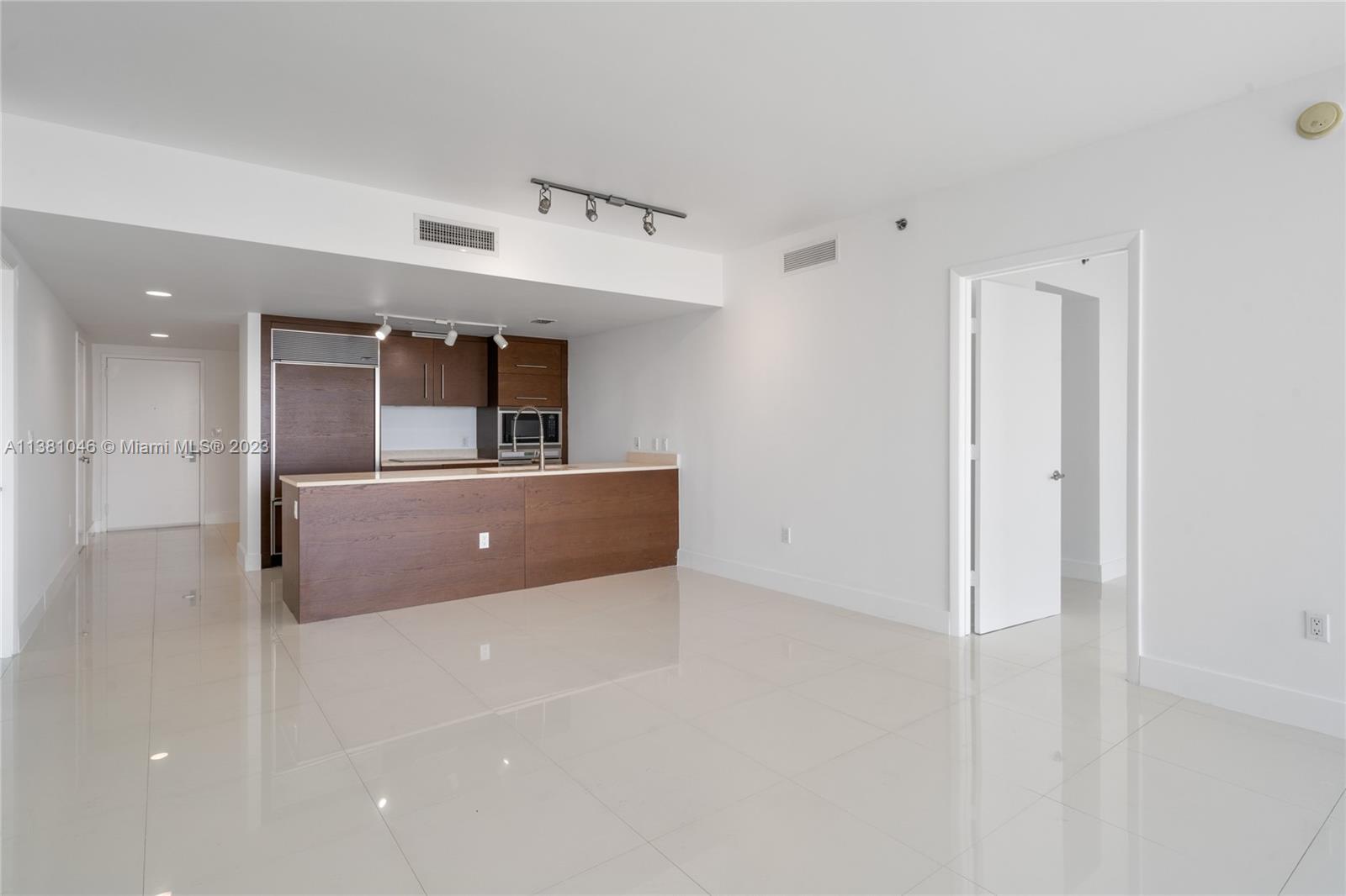 ICONBRICKELL CONDO NO 1 - Residential Lease