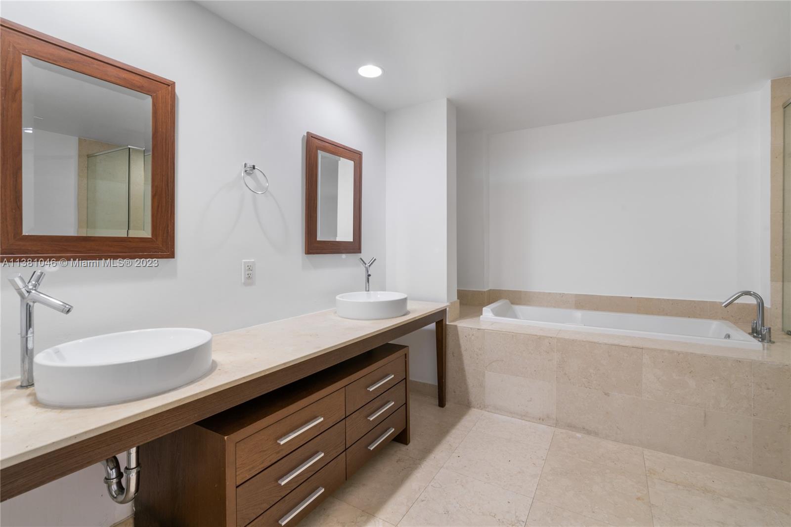 ICONBRICKELL CONDO NO 1 - Residential Lease