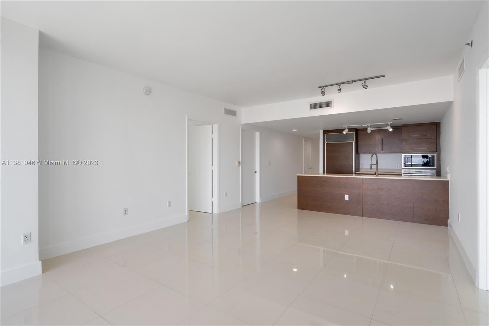 ICONBRICKELL CONDO NO 1 - Residential Lease