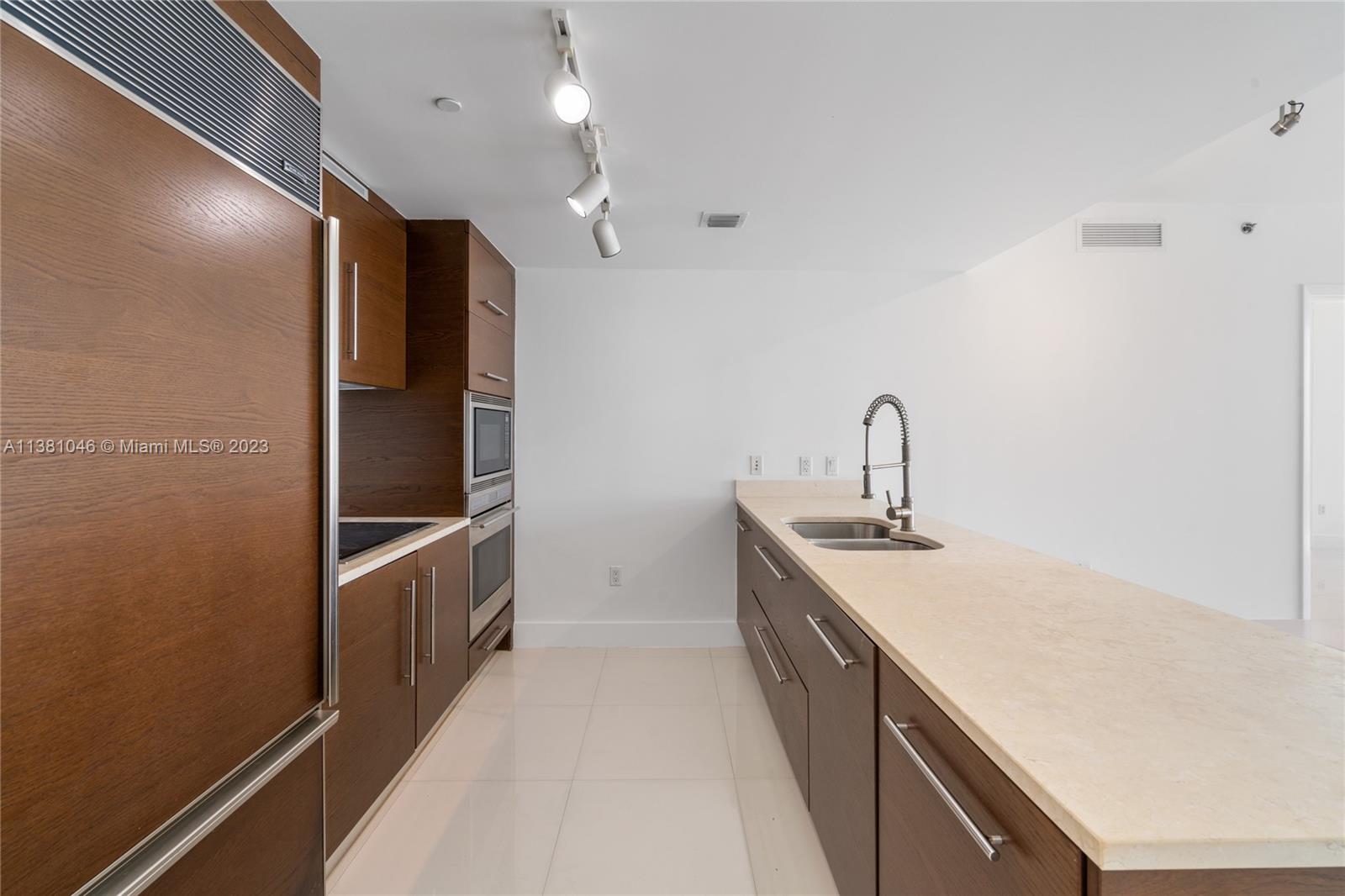 ICONBRICKELL CONDO NO 1 - Residential Lease