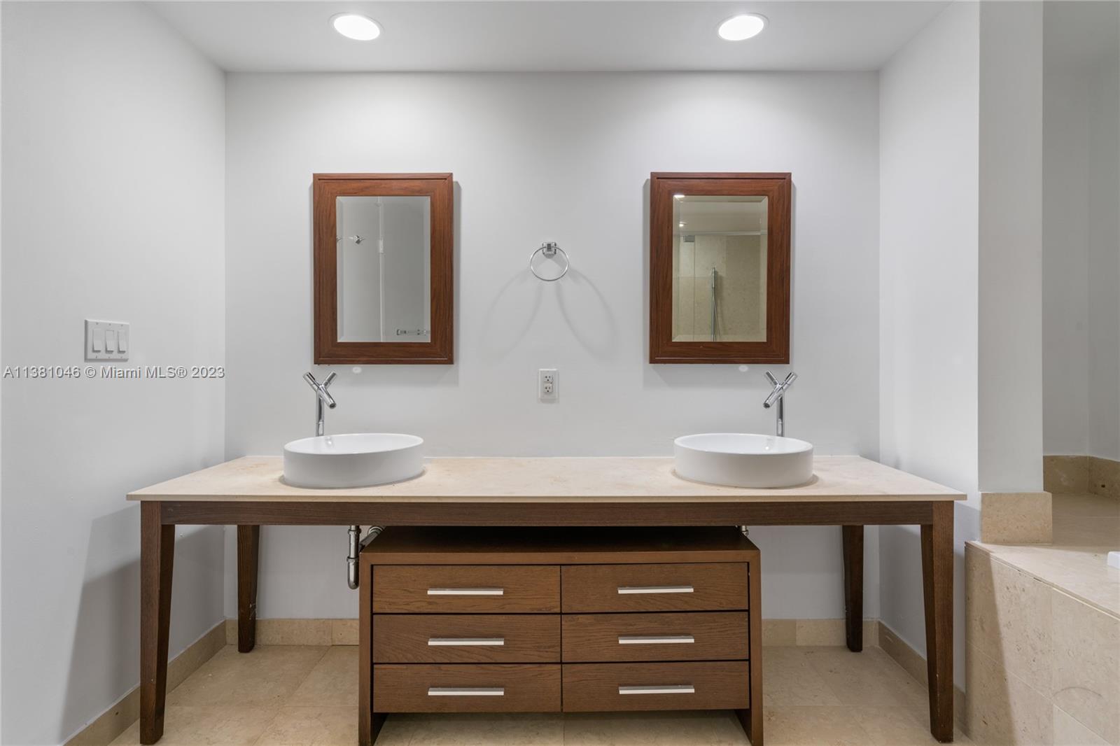 ICONBRICKELL CONDO NO 1 - Residential Lease