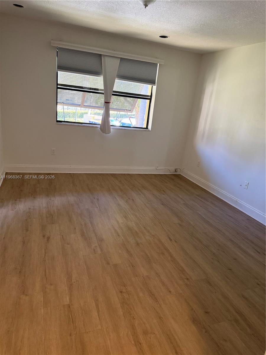 KINGS CREEK WEST CONDO BL - Residential