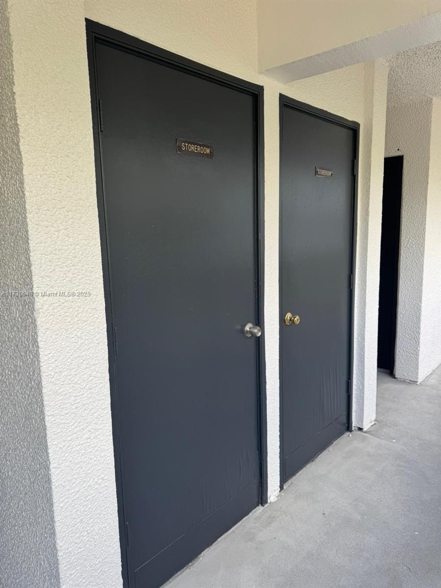 LAKES OF INVERRARY CONDO - Residential