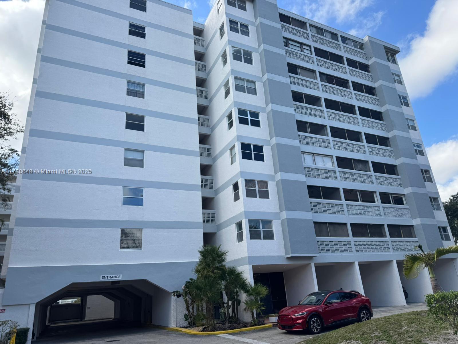 LAKES OF INVERRARY CONDO - Residential