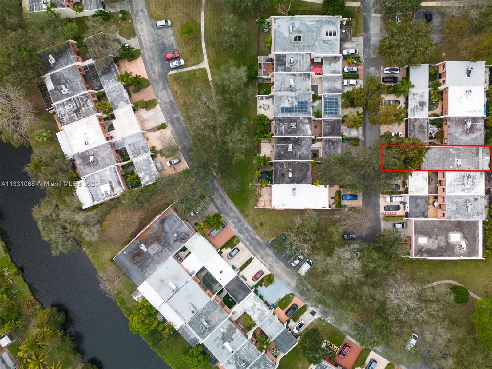 SUNSET PARK LAKE VILLAS S - Residential