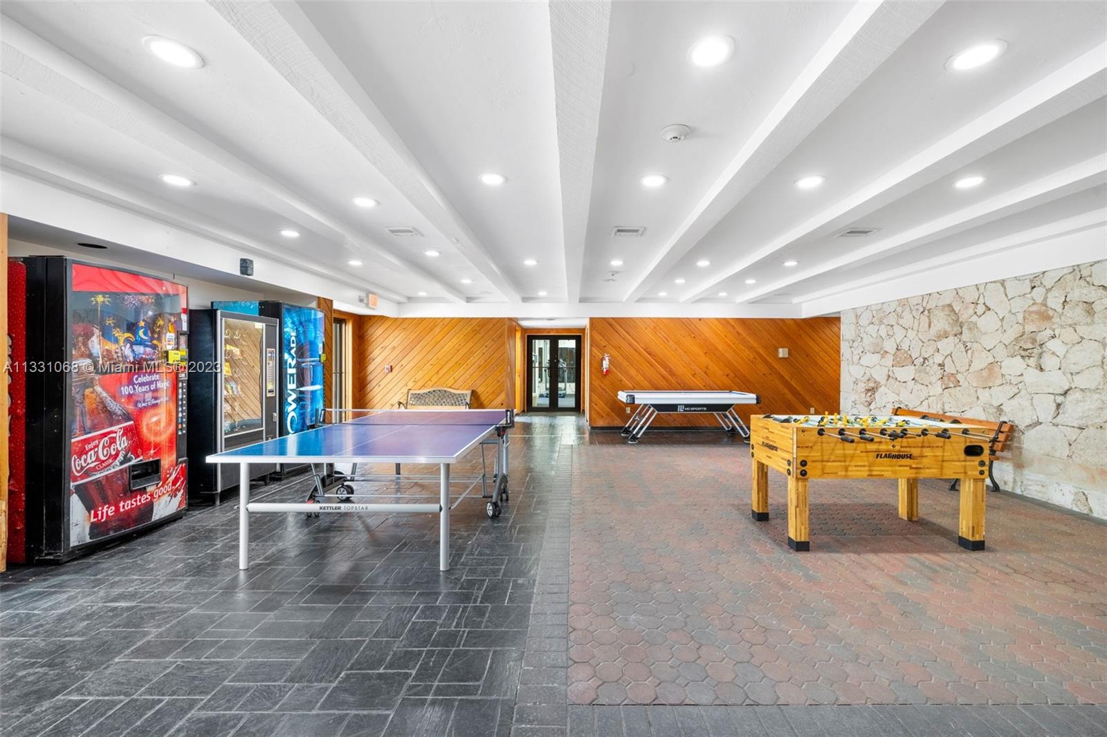 SUNSET PARK LAKE VILLAS S - Residential