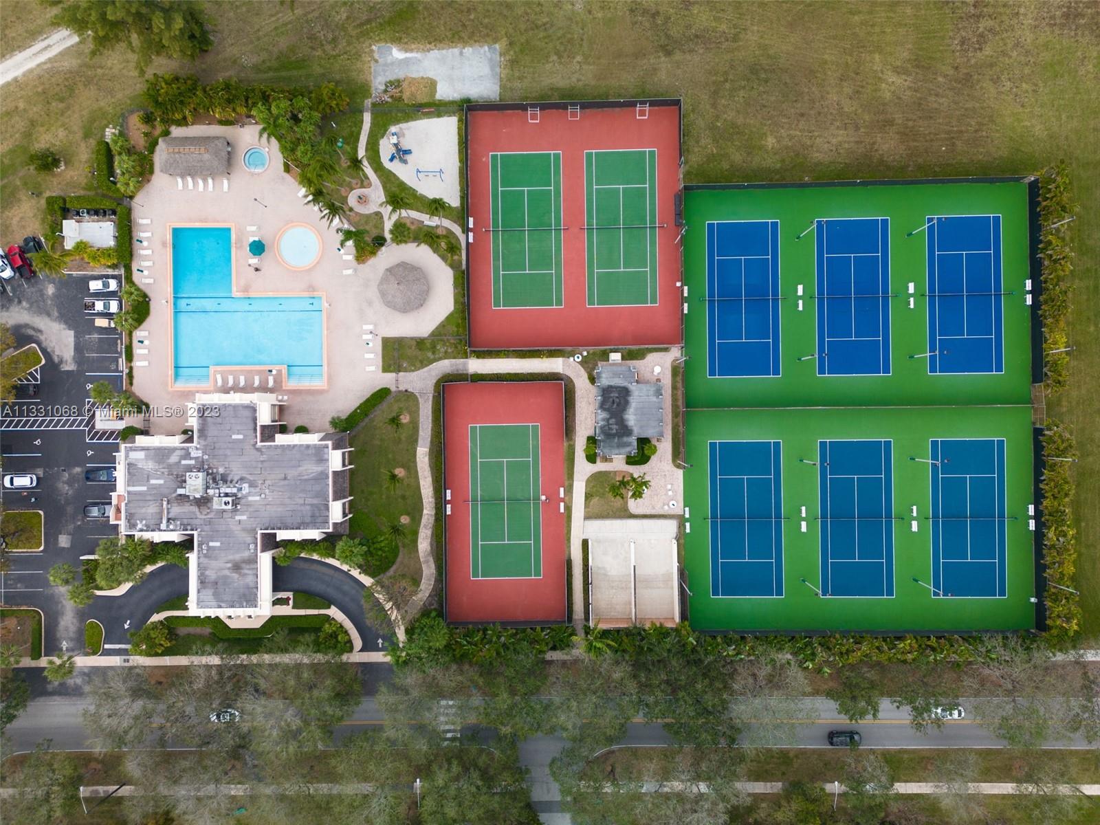 SUNSET PARK LAKE VILLAS S - Residential