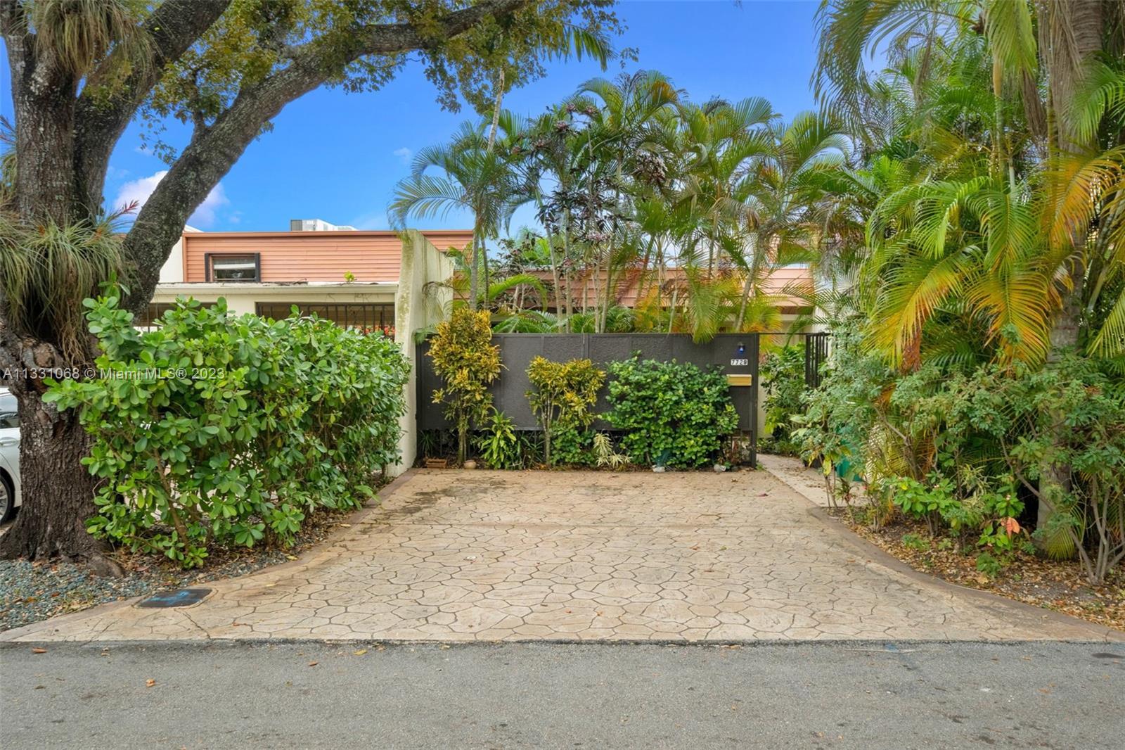 SUNSET PARK LAKE VILLAS S - Residential