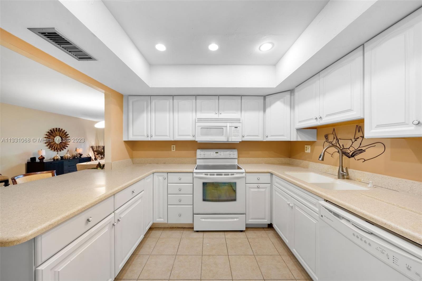 SUNSET PARK LAKE VILLAS S - Residential
